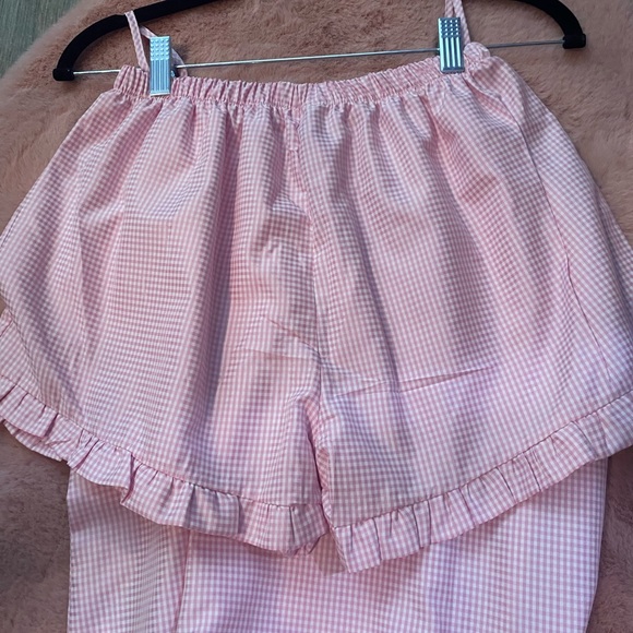 Barbie pajama set. One size. Fits size small and definitely medium. Loose fit - Picture 2 of 4